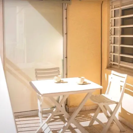 Apartment Aura In Renovated With Air Condition
