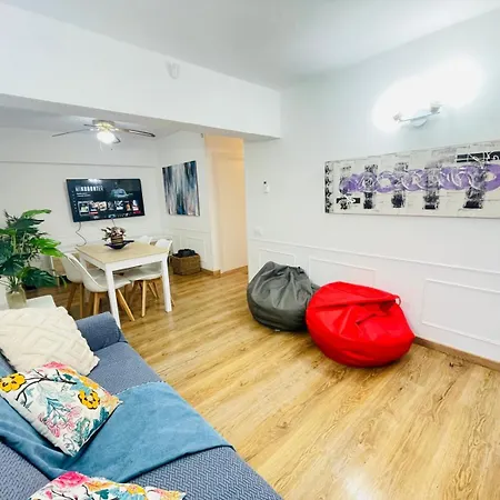 Aura In Renovated With Air Condition Apartment *