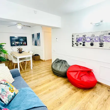 Aura In Renovated With Air Condition *