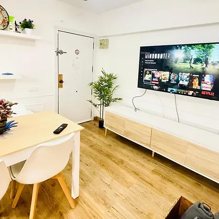 Aura In Renovated With Air Condition *