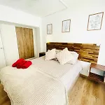 Aura In Renovated With Air Condition Apartment