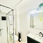 Aura In Renovated With Air Condition Apartment