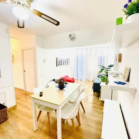 Aura In Renovated With Air Condition Lejlighed *