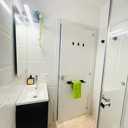 Aura In Renovated With Air Condition Lejlighed *