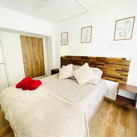 Aura In Renovated With Air Condition Lejlighed