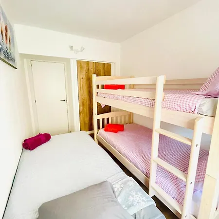 Aura In Renovated With Air Condition Lejlighed *