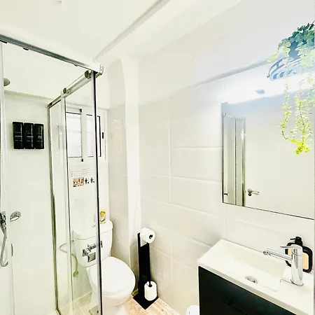 Aura In Renovated With Air Condition Lejlighed