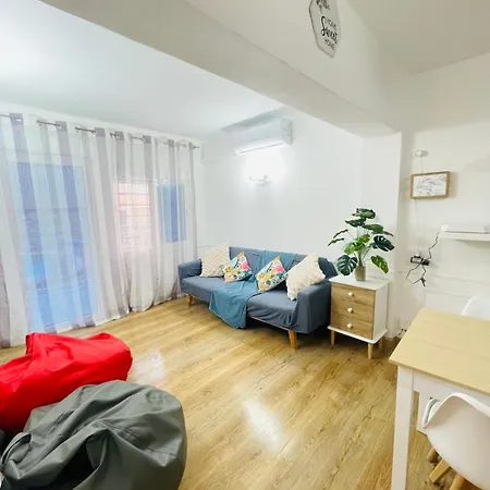 Aura In Renovated With Air Condition Lejlighed